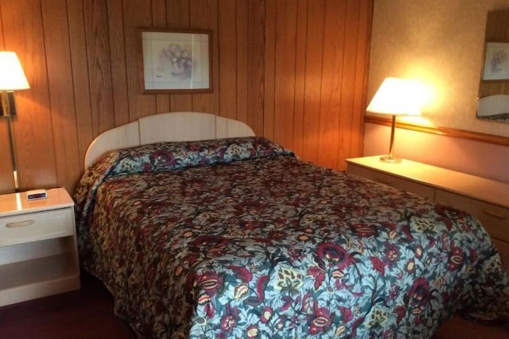 Room 9 of 32