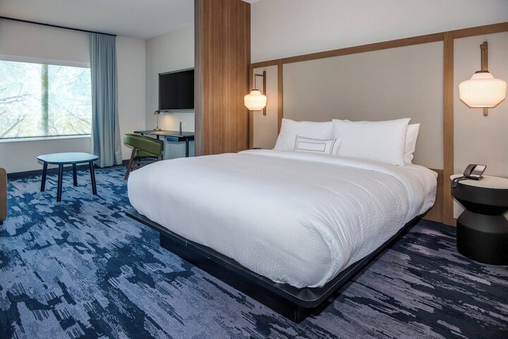 Room 32 of 47