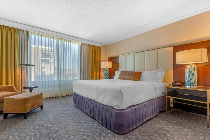 Room 43 of 76