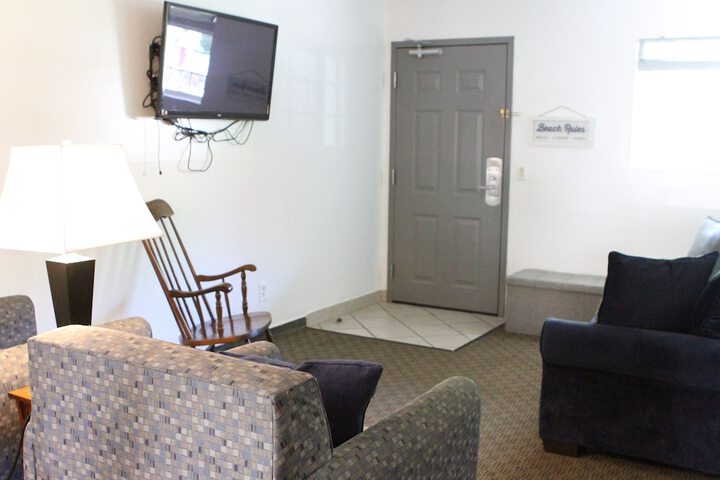 Room 28 of 83