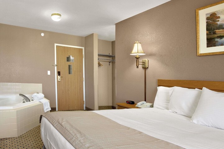 Room 13 of 27