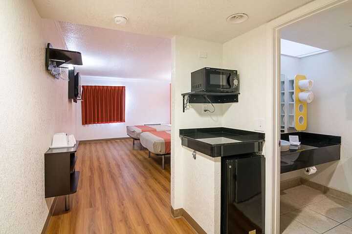 Room 25 of 29