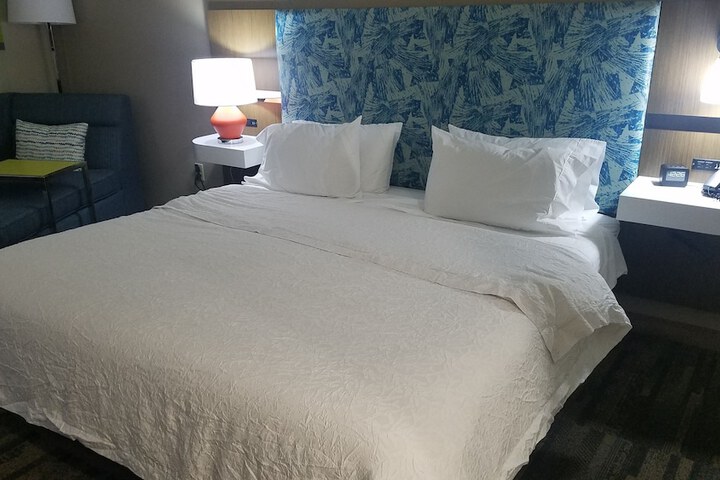Hampton Inn & Suites Kansas City-Merriam