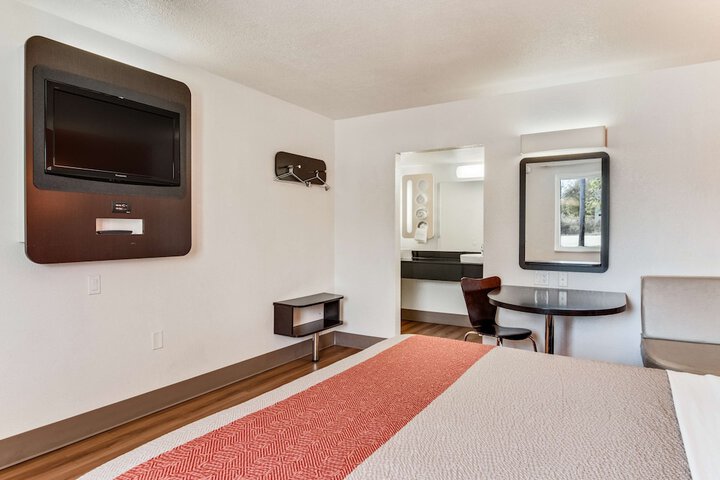 Room 18 of 29