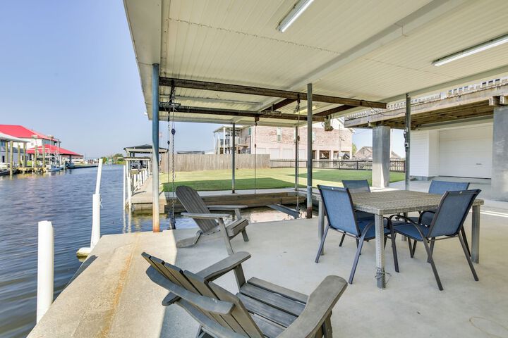 Bayou Bliss: Barataria Waterfront Getaway w / Dock!