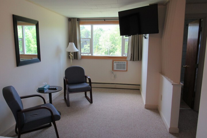 Room 53 of 80