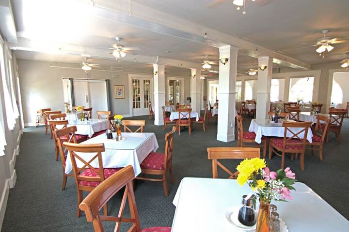 Dining 126 of 149
