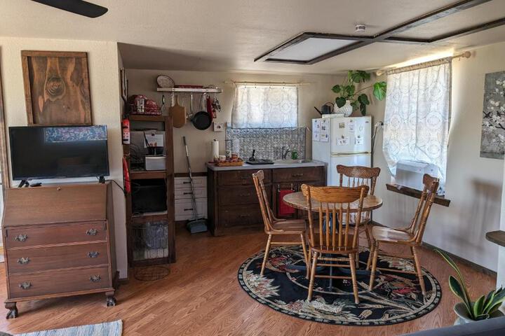 Rustic Rooms Barn Loft (Upstairs Studio Apartment) Near Kings Canyon & Sequoia National Parks