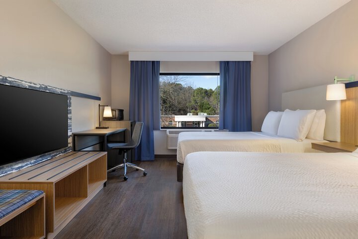 Lake Norman Inn and Suites