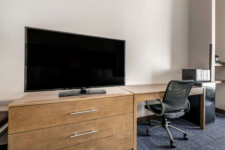 Comfort Suites Fort Lauderdale Airport & Cruise Port