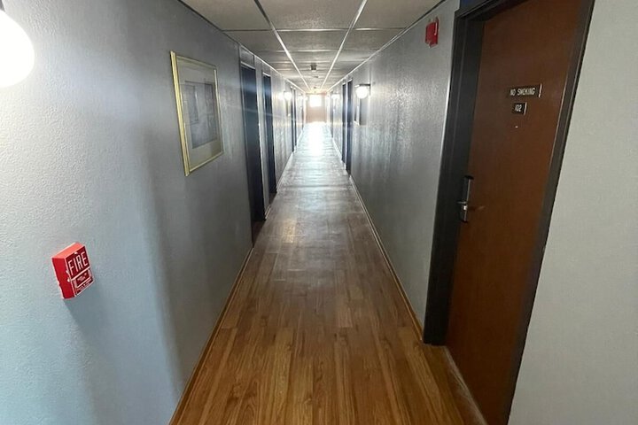 Ballroom/Hall 28 of 33