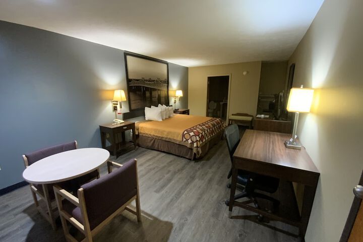 Room 11 of 27
