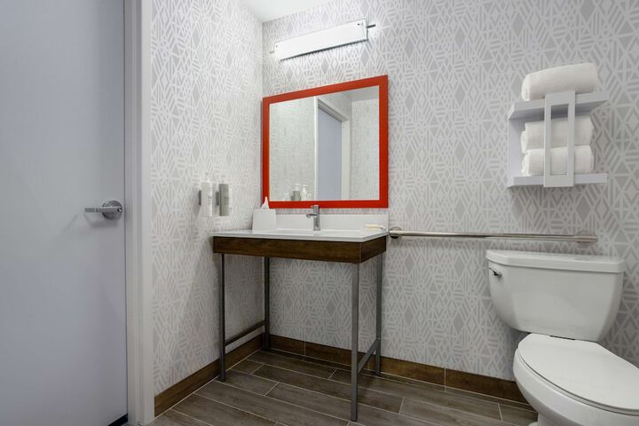Room 15 of 38