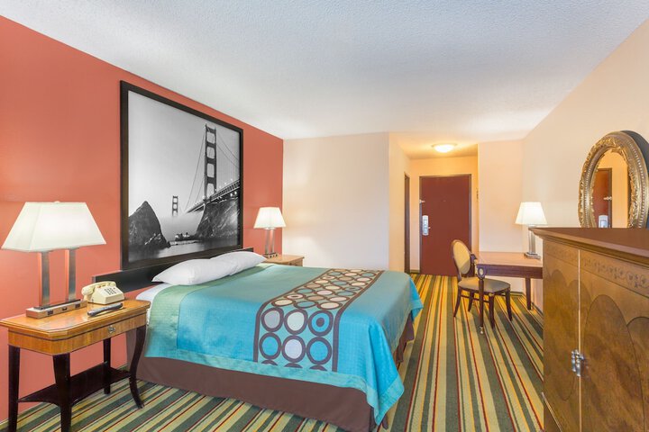 Room 9 of 27