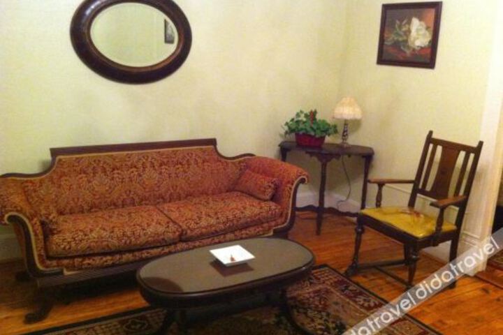 Brooks House Suites