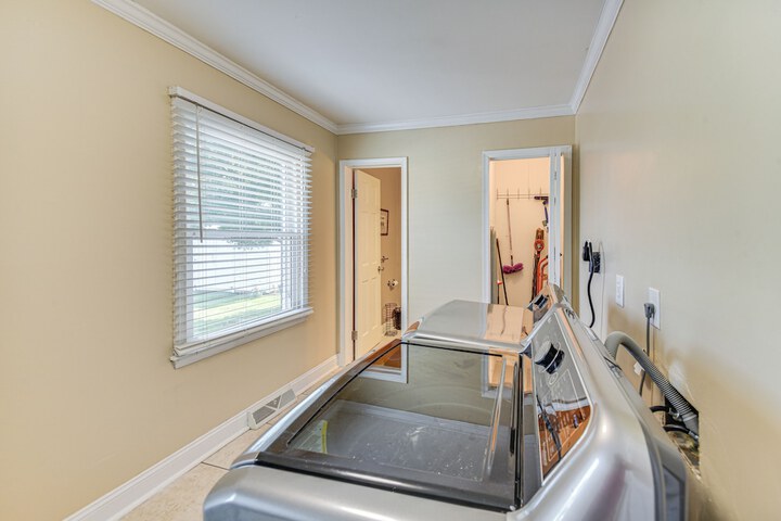 Luxe Lakefront Portsmouth Home: Fish Swim & Play!