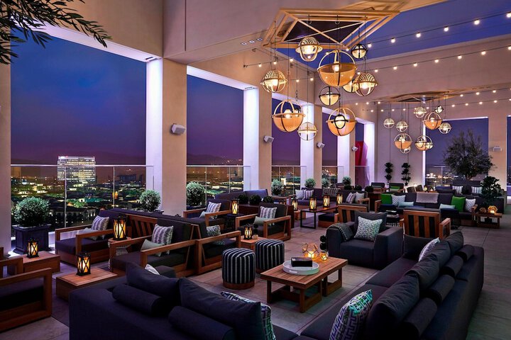 Lounge 48 of 50