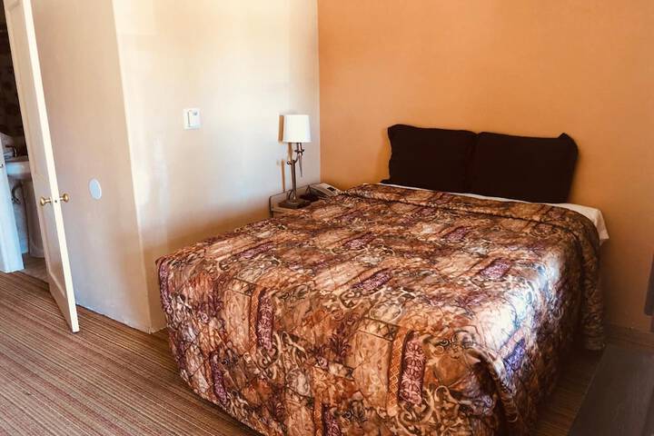Room 15 of 33