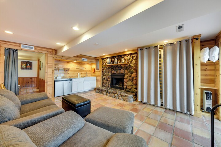 Waterfront Fox Lake Vacation Rental w / Fire Pit!
