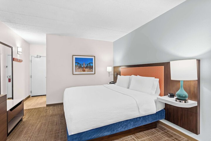 Room 21 of 38