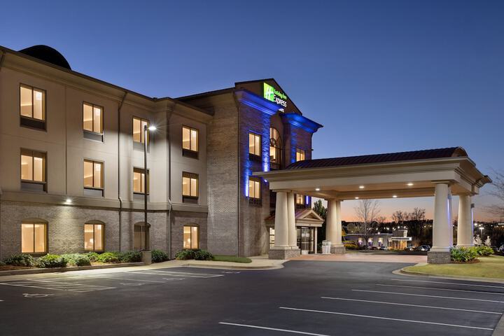 Holiday Inn Express Hotel and Suites of Opelika / Auburn by IHG