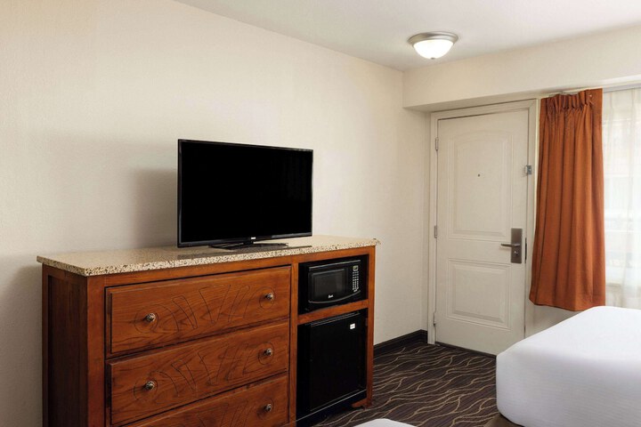 Ramada by Wyndham Elko Hotel at Stockmens Casino