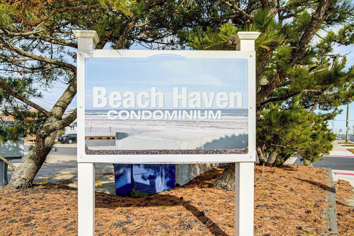 Steps to Sand & Surf! Couples Haven in Brigantine
