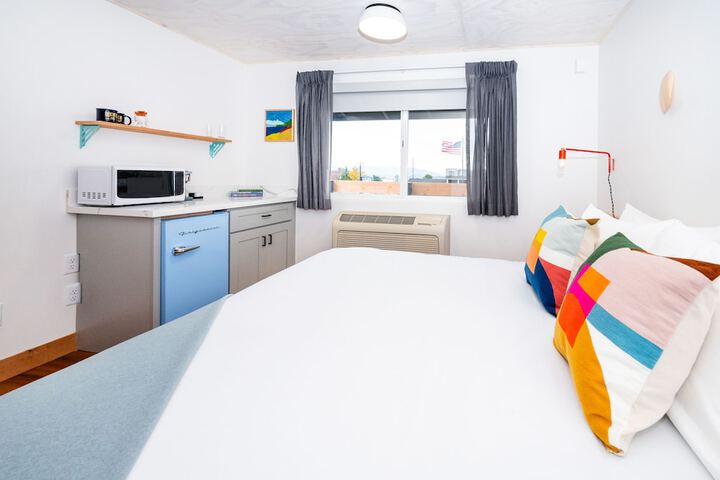 Room 4 of 27