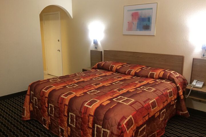 Room 28 of 35