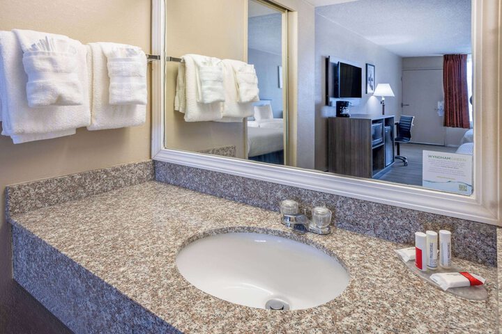 Ramada by Wyndham Rome / Verona