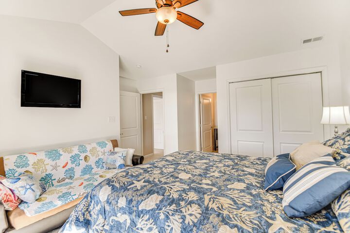 Walk to Beach: Home w / Pool Access in White Stone