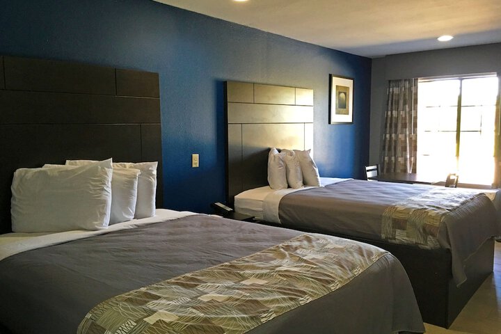 Room 13 of 18