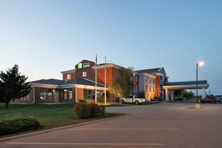 Holiday Inn Express Hotel & Suites Fort Atkinson by IHG