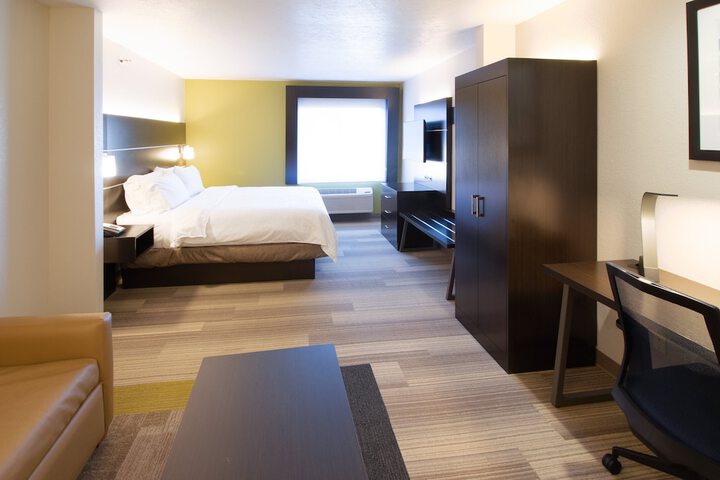 Holiday Inn Express & Suites Worthington by IHG