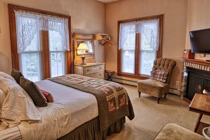 Rockwell Falls Inn and Wine Bar