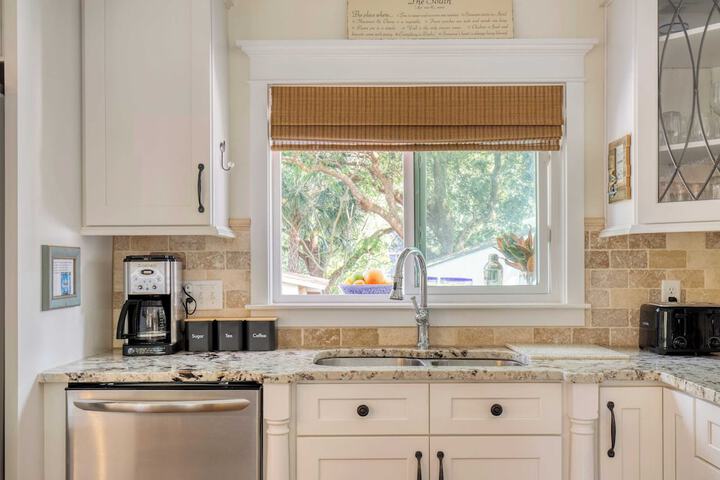 Palmetto by Avantstay Gorgeous Character Home w / Pool Sun Room & Pool Table!