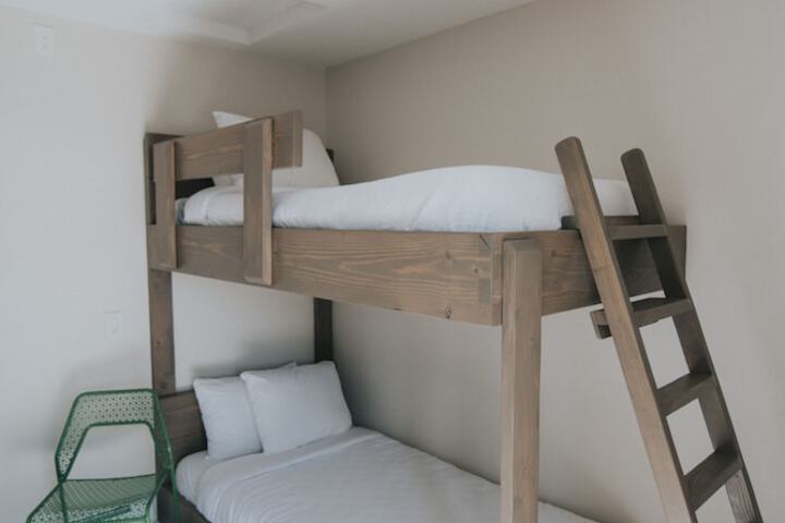 Room 16 of 33