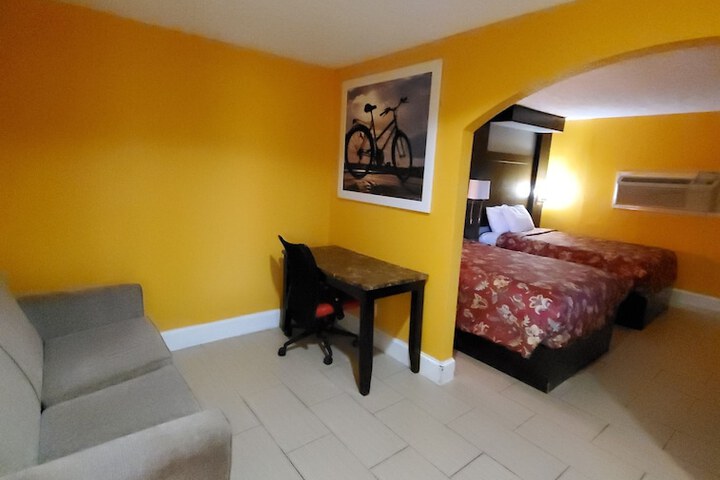 Room 5 of 12