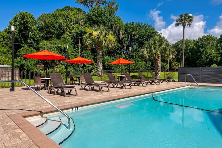 Pool 4 of 33