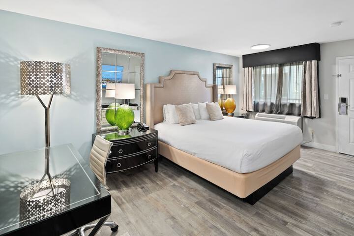 Room 12 of 28