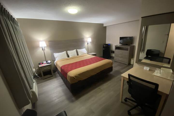 Room 30 of 38