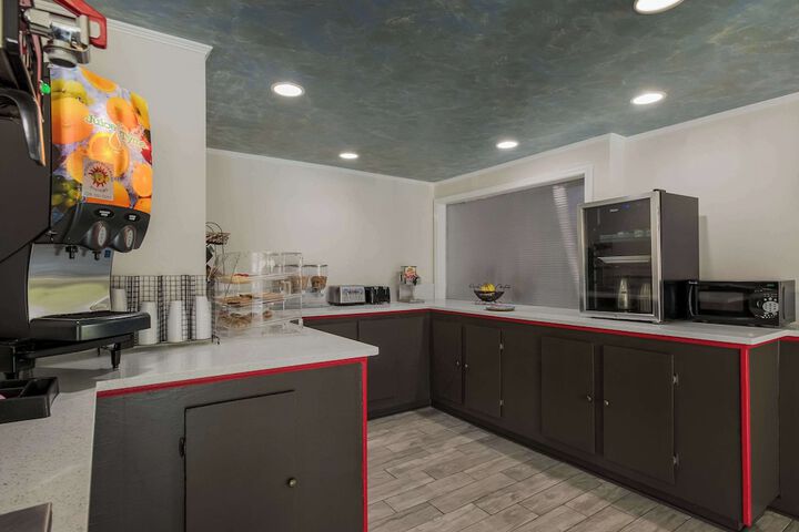 Econo Lodge Inn & Suites Diamondhead