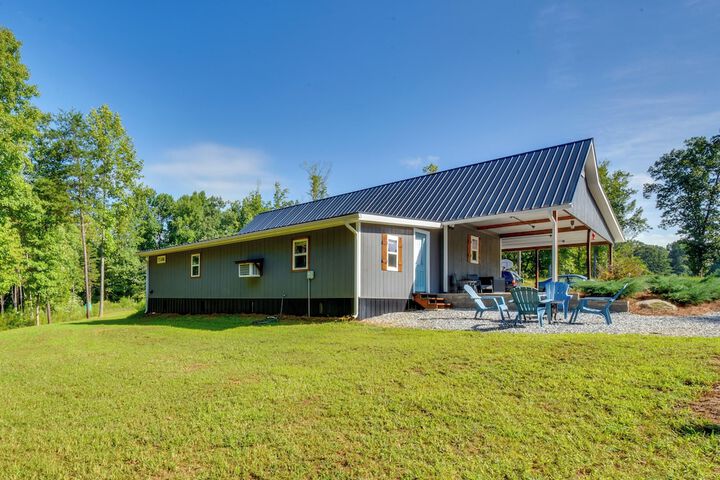 Cozy Clarkesville Getaway w / Fire Pit!