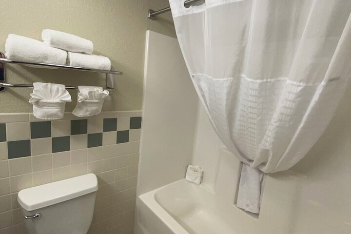 Room 15 of 23