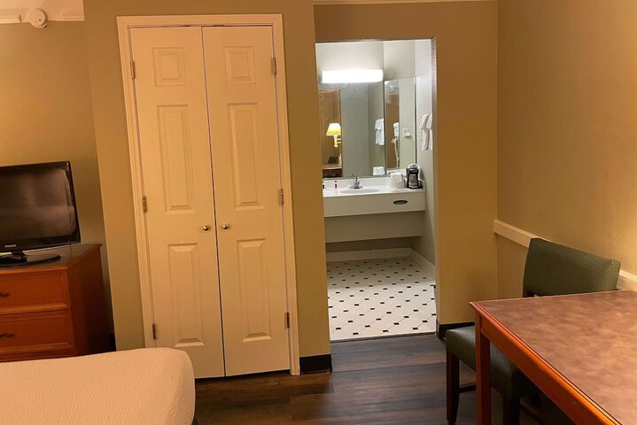 Room 14 of 37