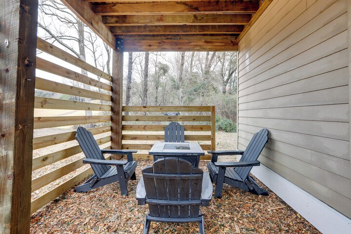 Kitty Hawk Apartment w / Hot Tub - 1 Mi to Beach!