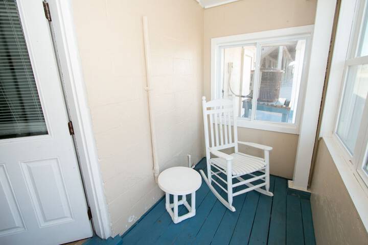 Room 47 of 199