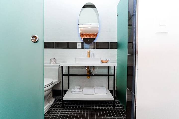 Room 40 of 53
