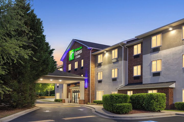 Holiday Inn Express & Suites Buford NE - Lake Lanier by IHG