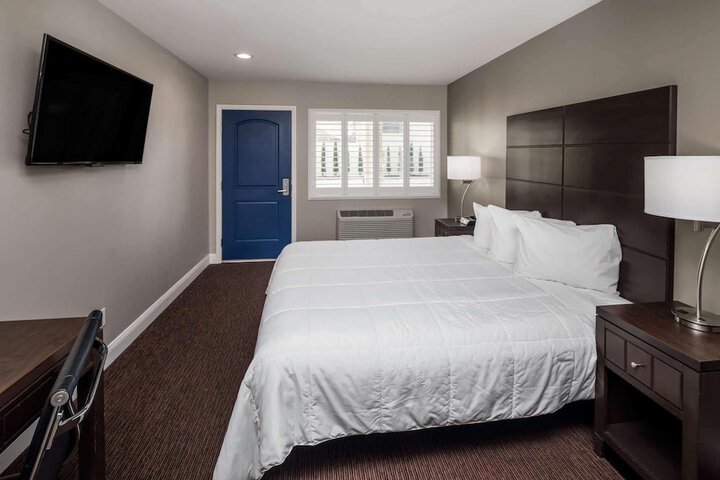 Room 40 of 43